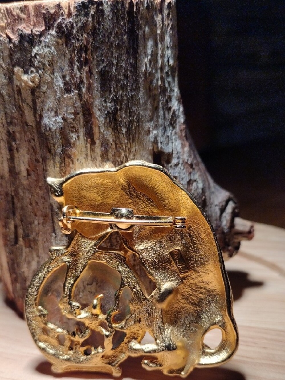 Gold Cat Brooch with Fishbowl Accent - Gold Tone Women’s Jewelry - Picture 3 of 8